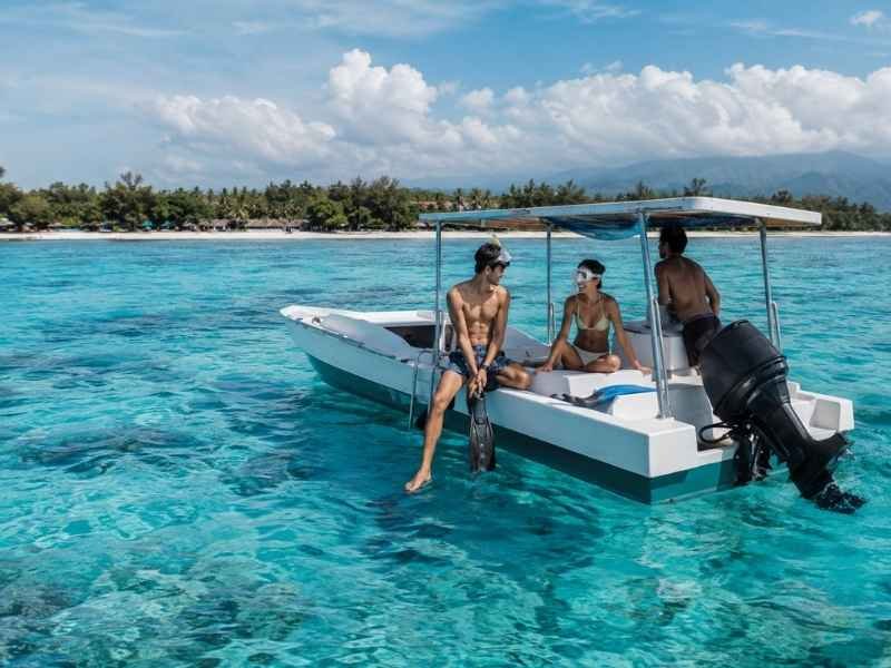 Couple preparing for a private snorkeling boat trip near Gili Trawangan
